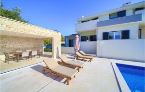 3 Bedroom Nice Home In Risika