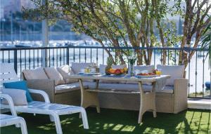 Four-Bedroom Holiday Home In Sibenik