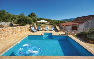 2 Bedroom Nice Home In Stari Grad