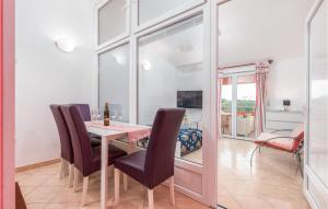 2 Bedroom Stunning Apartment In Pula 