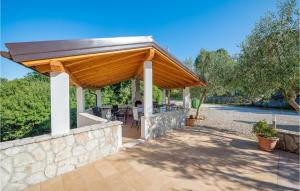 2 Bedroom Beautiful Apartment In Labin