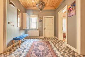 Nostalgic & Comfortable Historical Home!