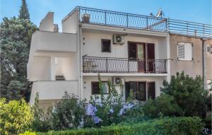 2 Bedroom Stunning Apartment In Selce