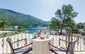 Five-Bedroom Apartment In Zaton Mali