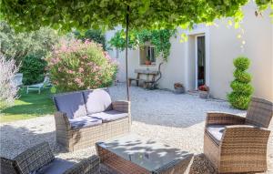 Maisons de vacances 3 Bedroom Cozy Home In Violes : photos des chambres