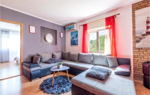 Gorgeous Apartment In Duce With Wifi 