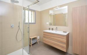 Awesome Home In Saint-Rémy-De-Provence