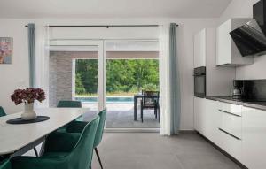 3 Bedroom Lovely Home In Santalezi 