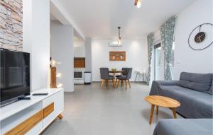 3 Bedroom Gorgeous Apartment In Vrsi 