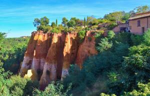 Maisons de vacances 1 Bedroom Nice Home In Roussillon : photos des chambres