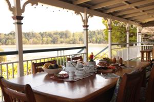 Lakefront holiday villa