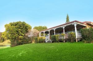 Lakefront holiday villa