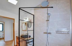 Maisons de vacances Tournissan L'Auberge du Chateau avec ca piscine : photos des chambres