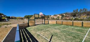 Tournissan LAuberge du Chateau avec ça piscine