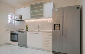 Beautiful Home In Donji Prolozac