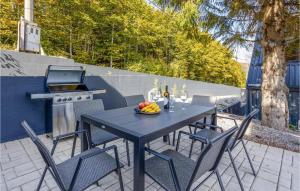 2 Bedroom Lovely Home In Stari Laz