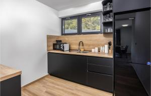 2 Bedroom Lovely Home In Stari Laz