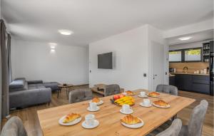 2 Bedroom Lovely Home In Stari Laz