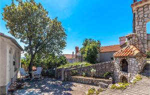 Three-Bedroom Holiday Home In Praputnjak