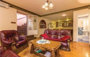 Three-Bedroom Holiday Home In Praputnjak