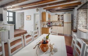 4 Bedroom Amazing Home In Porec 