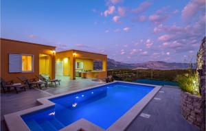 Stunning Home In Zrnovo With Wifi