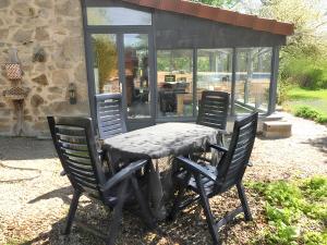 Maisons de vacances Maison charmante a Charron avec piscine partagee : photos des chambres
