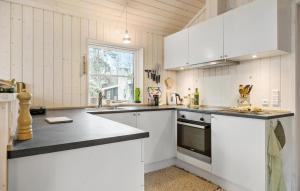 2 Bedroom Gorgeous Home In Orø