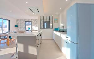 Maisons de vacances Lovely Home In Saint-Germain-Sur-Ay : photos des chambres