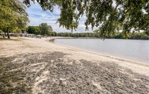 2 Bedroom Cozy Home In Noordscheschut