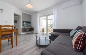 Lovely Apartment In Zadar With Wifi