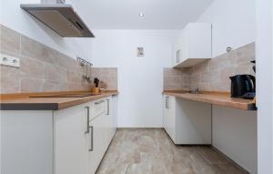 Lovely Apartment In Zadar With Wifi