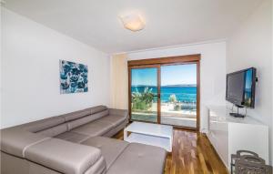 Five-Bedroom Holiday Home In Kastel Stafilic