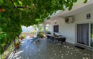 Three-Bedroom Apartment In Rovanjska