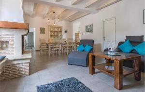 Gorgeous Home In Peruski With Wifi