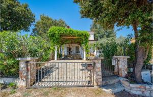 3 Bedroom Beautiful Home In Pavicini