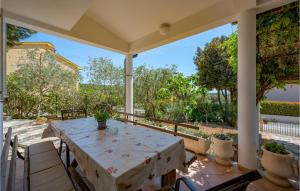 3 Bedroom Beautiful Home In Pavicini