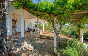 3 Bedroom Beautiful Home In Pavicini