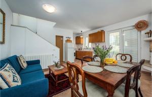 3 Bedroom Beautiful Home In Pavicini