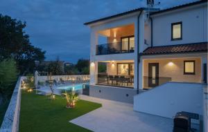 Awesome Home In Stinjan With Wifi