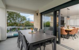 Awesome Home In Stinjan With Wifi 