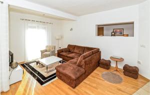 2 Bedroom Cozy Home In Bibinje 