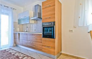 2 Bedroom Cozy Home In Bibinje