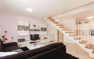 Stunning Home In Rovinjsko Selo