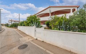 Two-Bedroom Apartment In Vir