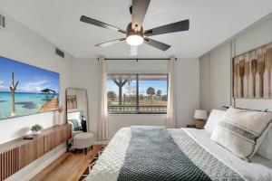 LakeView Fresh and New Bass N Sun King Bed Pool