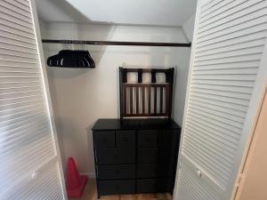 LakeView Fresh and New Bass N Sun King Bed Pool