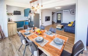 Nice Home In Zavala With Wifi