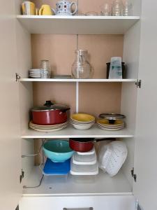 Departamento con balcón a la calle principal de Bariloche