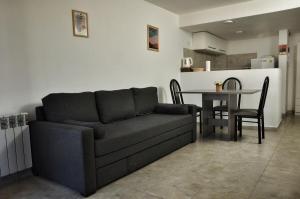 Departamento con Balcón a la calle principal de Bariloche